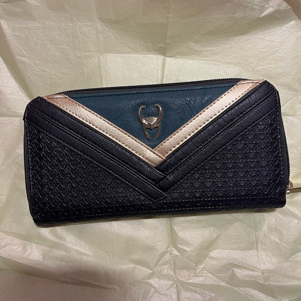 Loungefly loki wallet